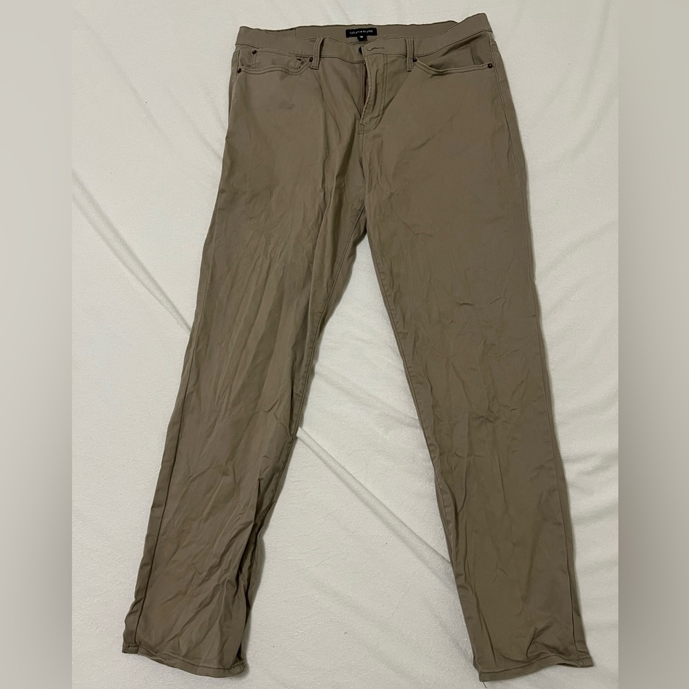 Lucky brand straight fit 38x32 worn but lots of life in them!